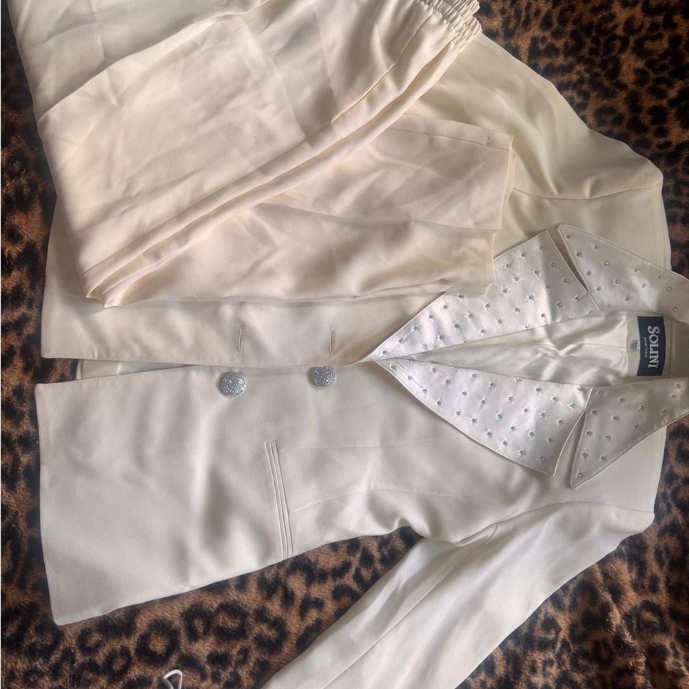 White Tailored Suit with Notched Lapels
